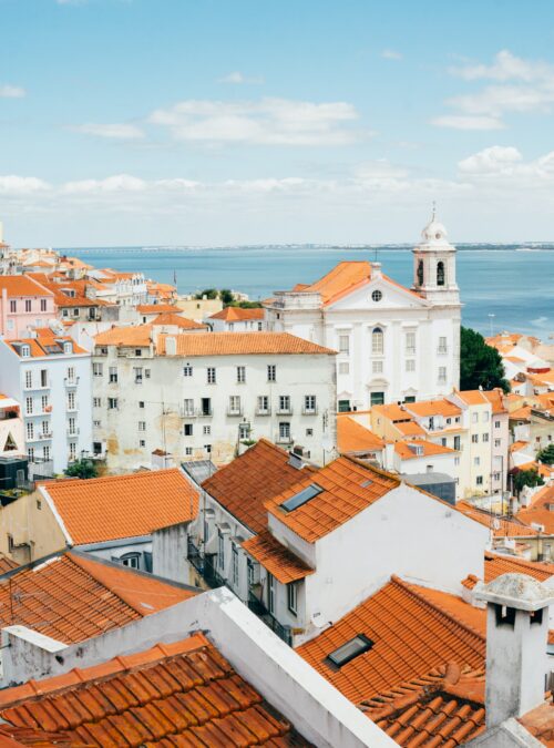 From Lisbon: DONATELLA DI PIETRANTONIO presents BORGO SUD