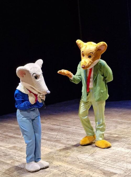 Geronimo and Thea Stilton in Singapore