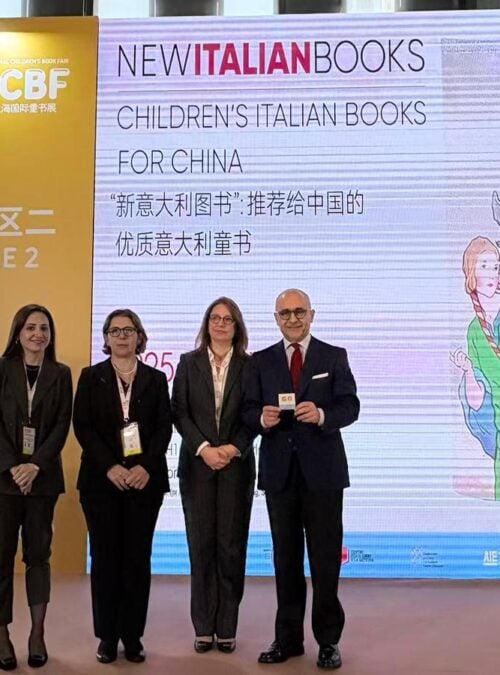 Success for the Chinese showcase created by <i>newitalianbooks</i> at the Shanghai Fair
